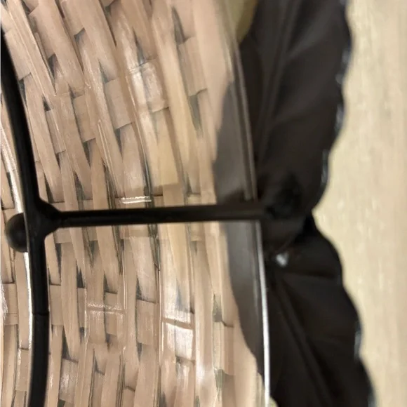 A Longaberger 2010 Oval Sage Green Color, with Teal color silk Hydranges. - Picture 12 of 16